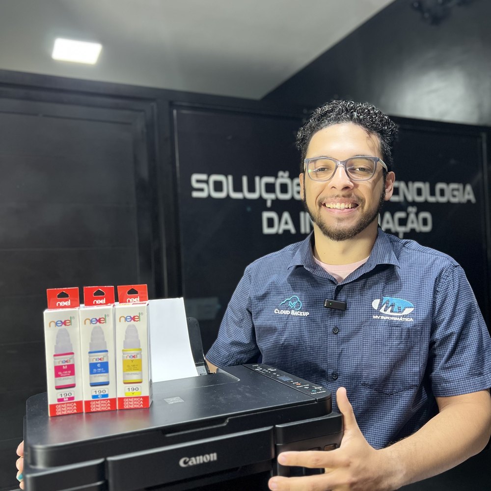 Equipe da MV Informática no balcão